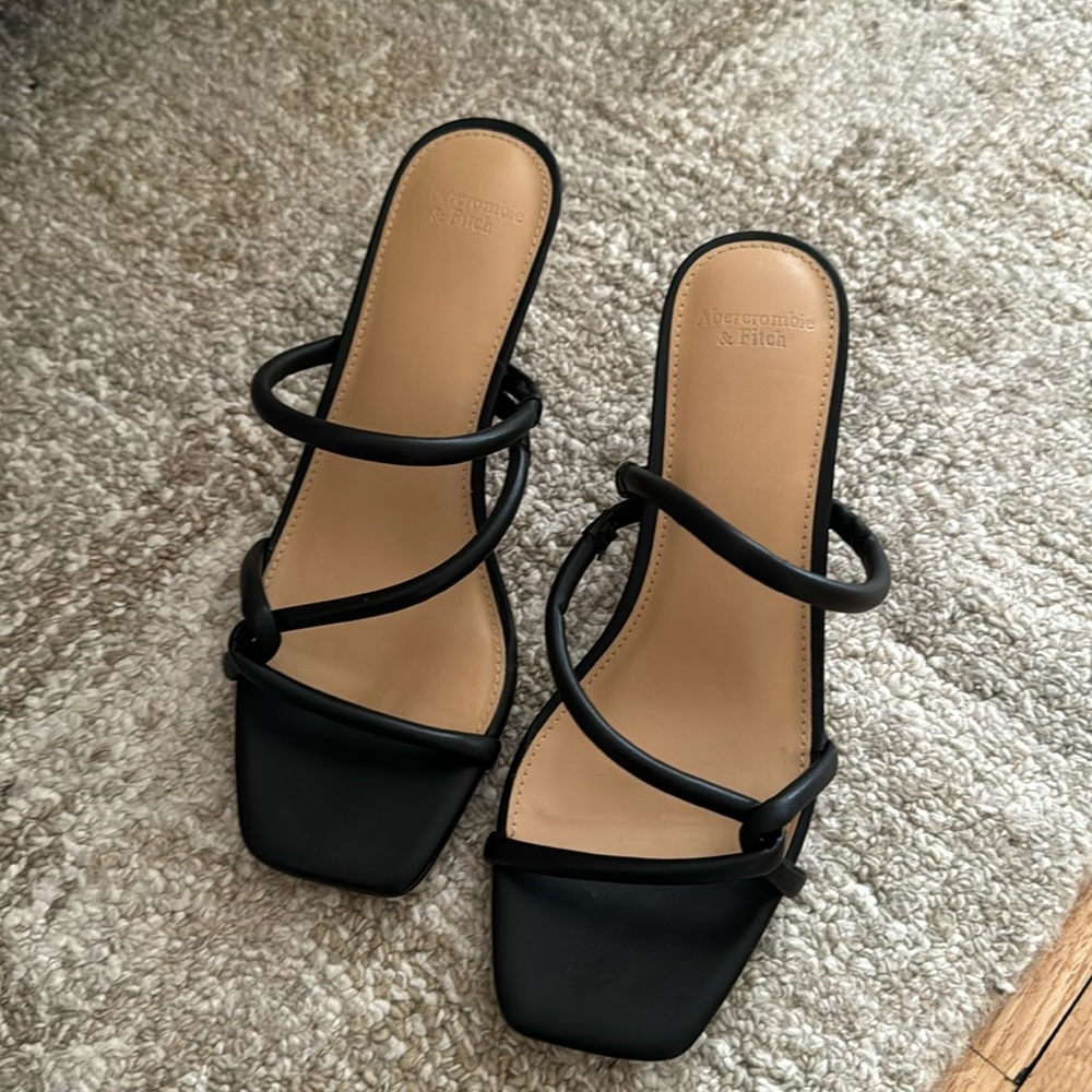 Black strappy heeled sandals size 7